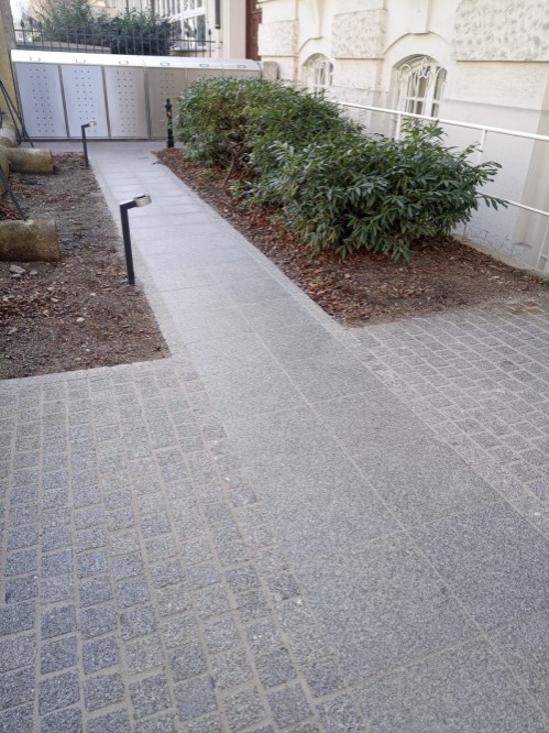 Kopfsteinpflaster und Natursteinplatten