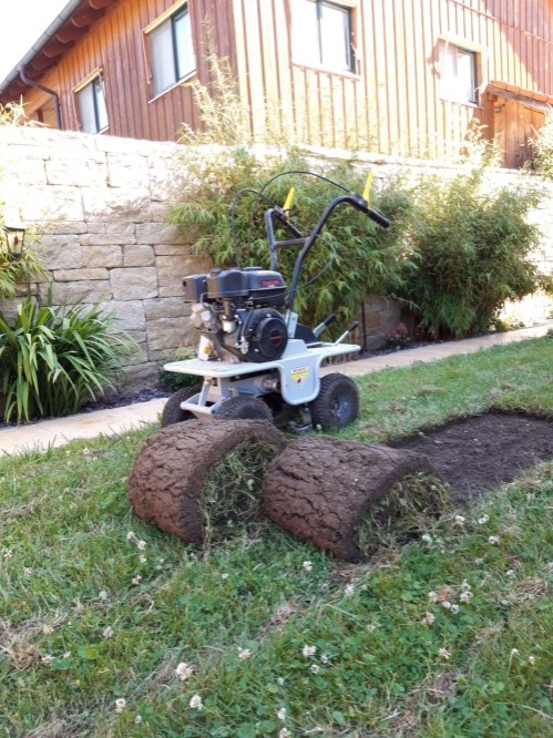 Durchführung einer Rasenbelüftung